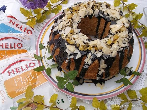 Kokosowa babka z polewą i bakaliami