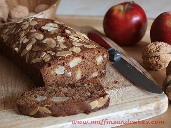 Babka z orzechami i jabłkami