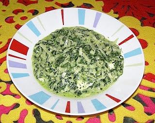 Makaron w sosie szpinakowym