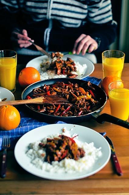 Smażony kurczak w sosie sojowo-pomarańczowym