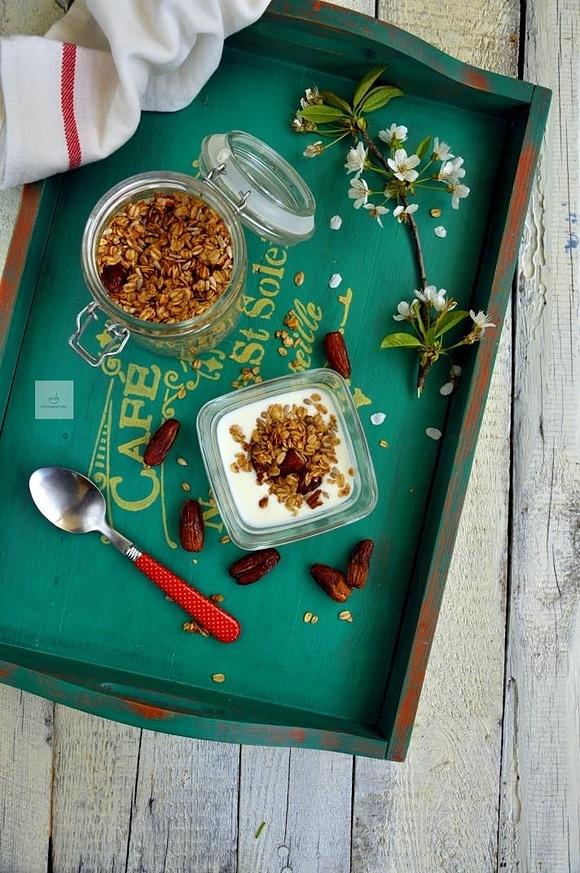 Granola daktylowa - szybki przepis na domową granolę