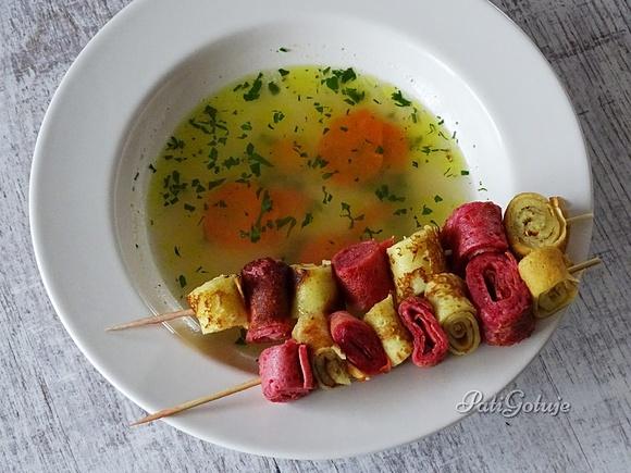 Szaszłyki z naleśników do zupy