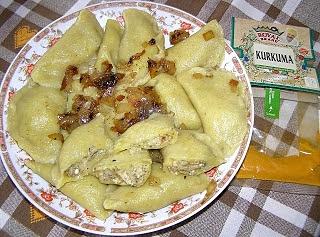 Pierogi z kurkumą i ruskim nadzieniem z majerankiem