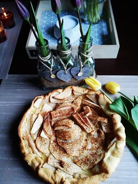 Tarta z jabłkami i cynamonem