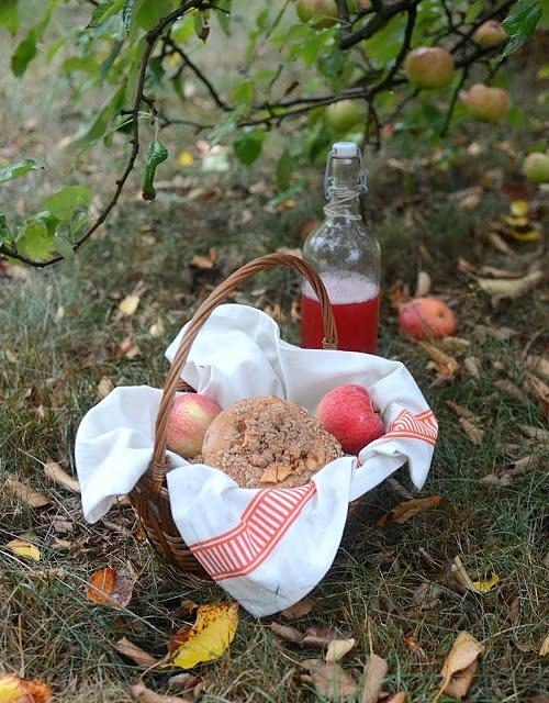 Wegańskie drożdżówki z jabłkiem bez cukru