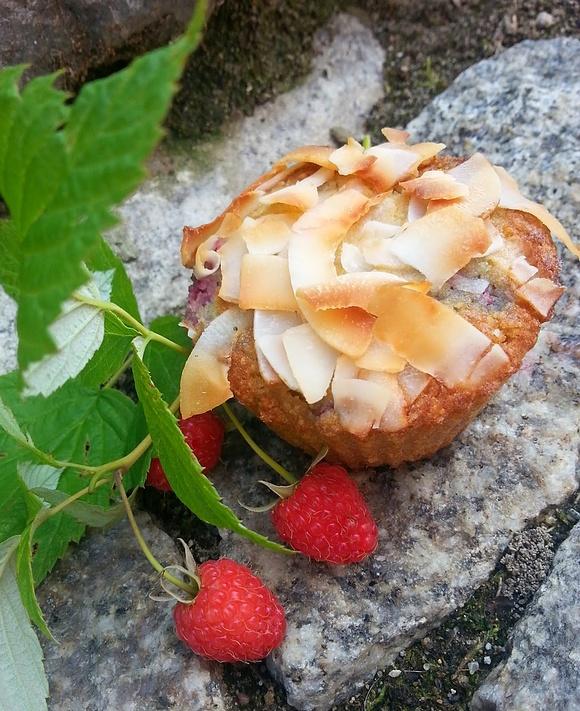 Kokosowe muffiny z malinami