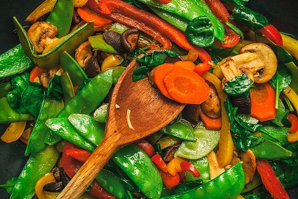 Lo mein z makaronem jajecznym i grzybami shitake