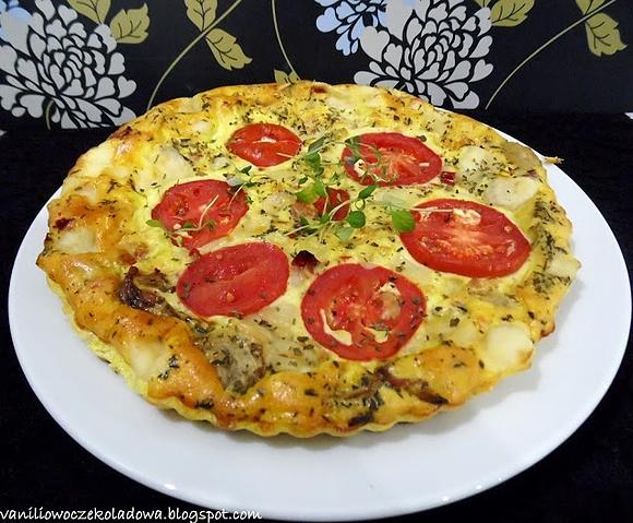 Fritata z pomidorami chili bekonem i serem gouda