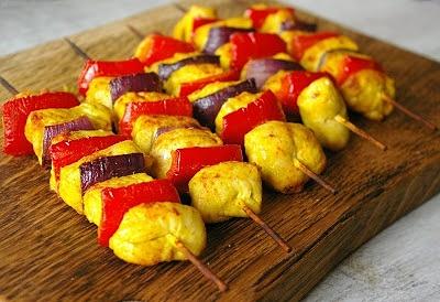 Szaszłyki z kurczaka w marynacie limonkowej z curry