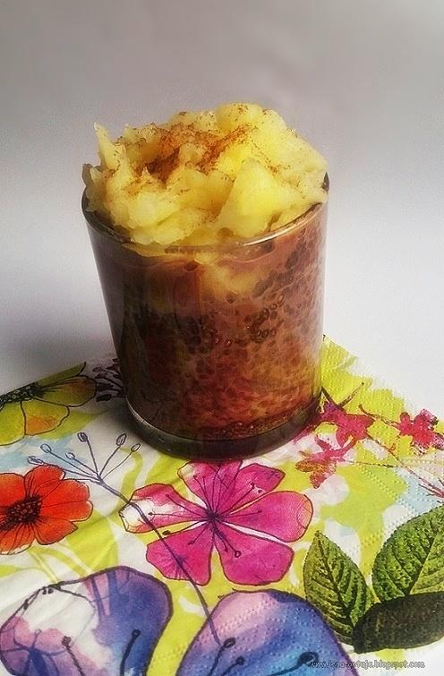Chia pudding czekoladowy z jabłkiem
