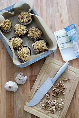 Pieczarki faszerowane kaszą bulgur i serem gorgonzola