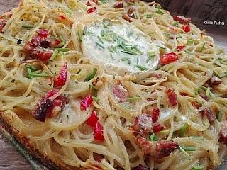 Zapiekanka makaronowa z serem pleśniowym boczkiem i papryką