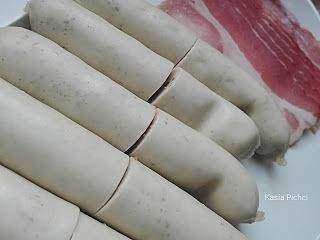 Sałatka z grillowanym boczkiem i kiełbasą na szybki obiad