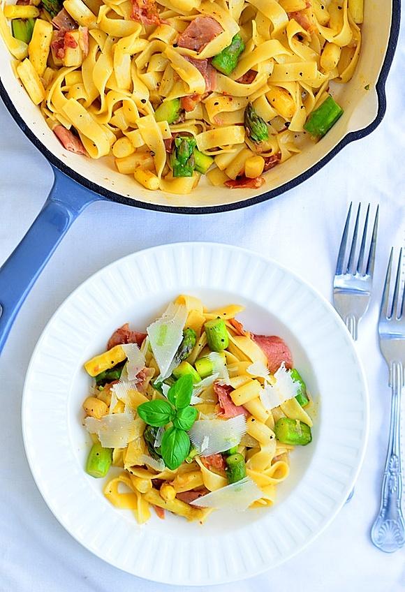 Makaron carbonara ze szparagami