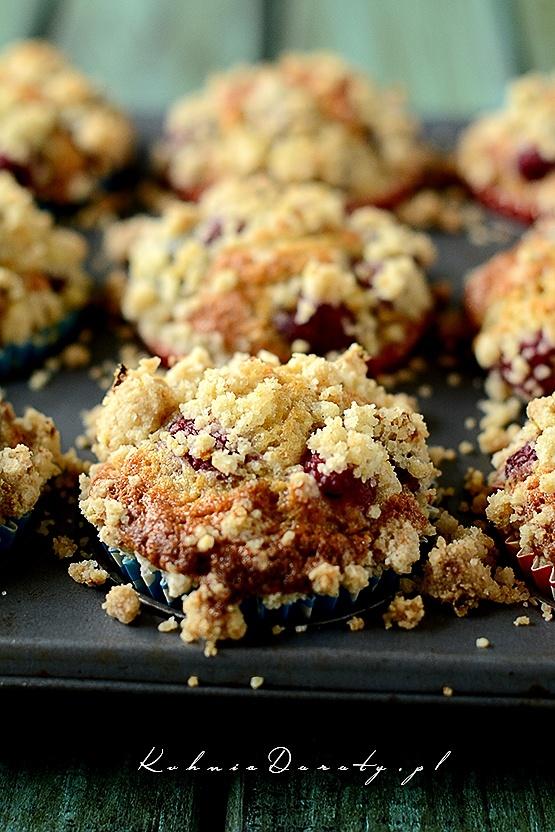 Muffiny z malinami i kruszonką