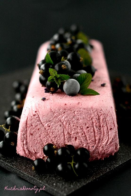 Semifreddo z czarnych porzeczek