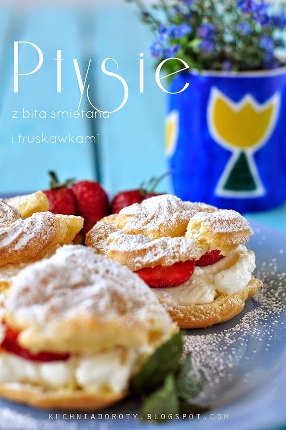 Ptysie z bitą śmietaną i truskawkami