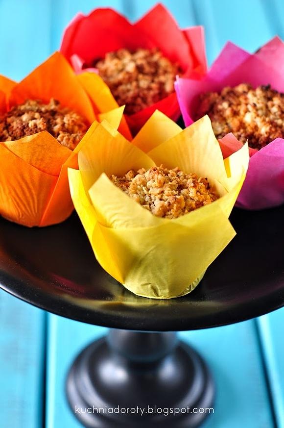 Muffiny z truskawkami i rabarbarem