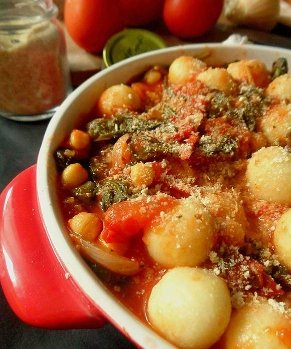 Jaglane gnocchi z cieciorką i pomidorami