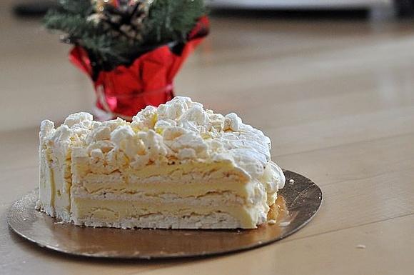 Mrożony tort cytrynowo-bezowy