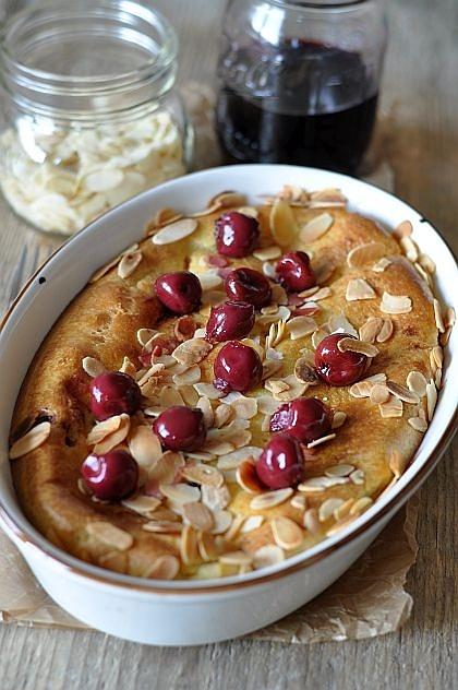Clafoutis z kaszą jaglaną i wiśniami