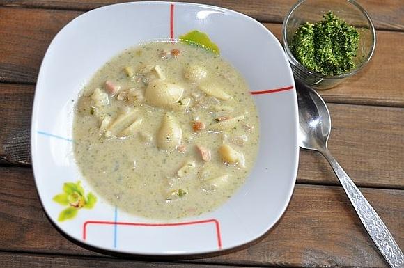 Zupa z pietruszkowym pesto