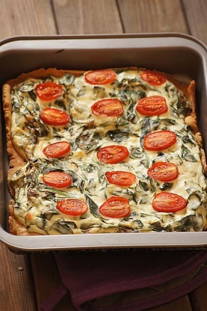 Tarta z ricottą, szpinakiem i pomidorkami