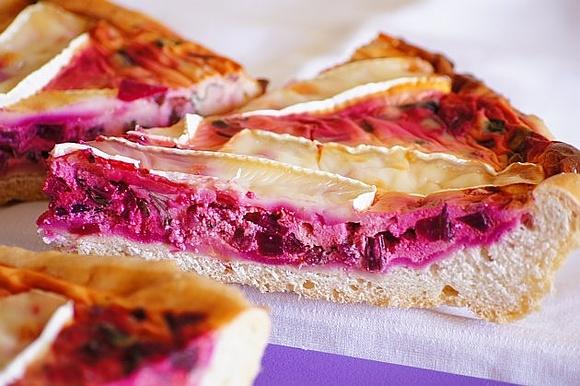 Tarta z botwinką i serem camembert