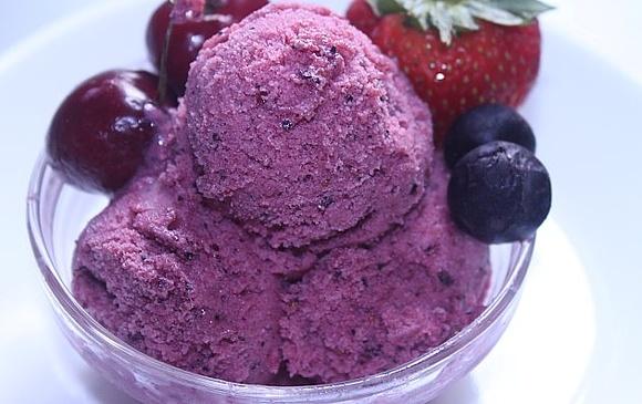 Lody jagodowe