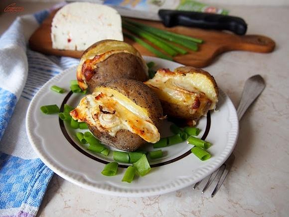 Grillowane ziemniaki z serem korycińskim