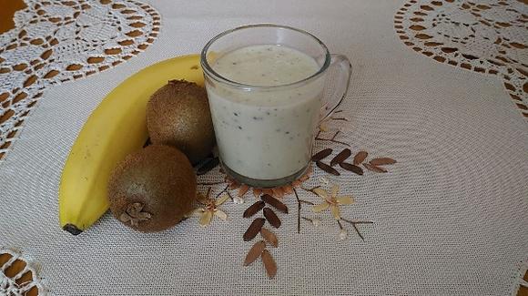 Koktajl z kiwi banana i sałaty