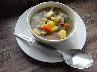Zupa ogórkowa ze szczawiem