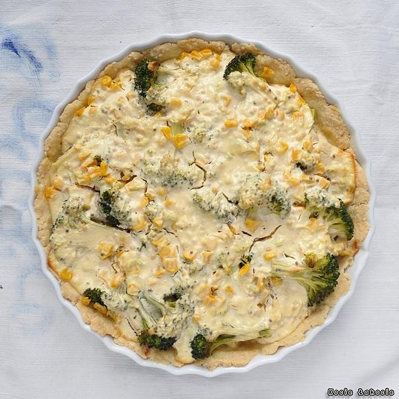 Tarta z brokułem, kurczakiem i kukurydzą