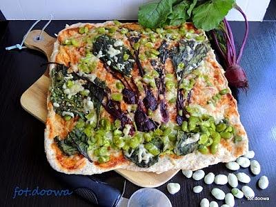 Pizza z bobem i botwinką - wiosenna propozycja na lato