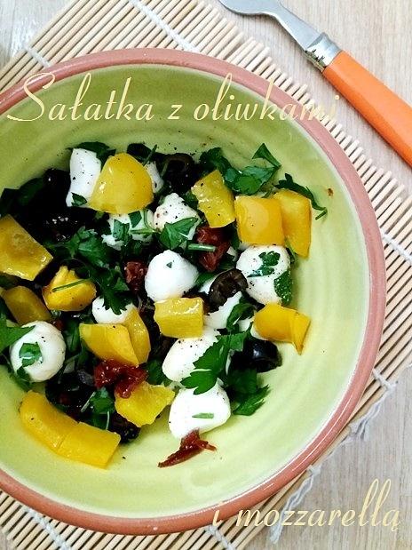 Sałatka z oliwkami i mozzarellą