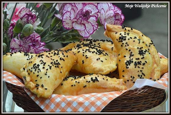 Empanadas pieczone pierożki z kurczakiem