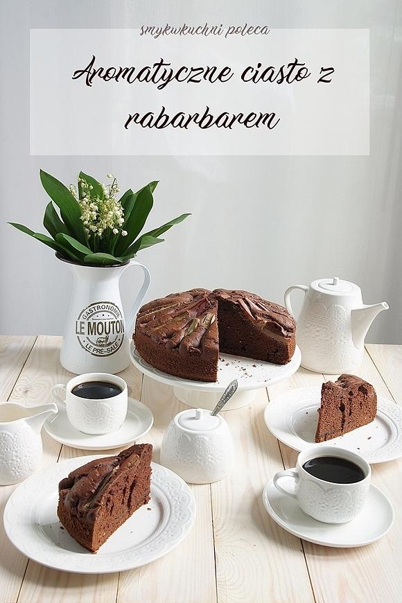 Aromatyczne ciasto z rabarbarem i karmelem