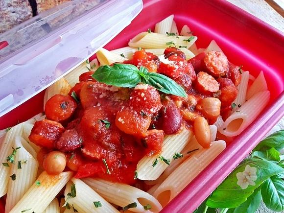 Penne z fasolą i frankfurterkami