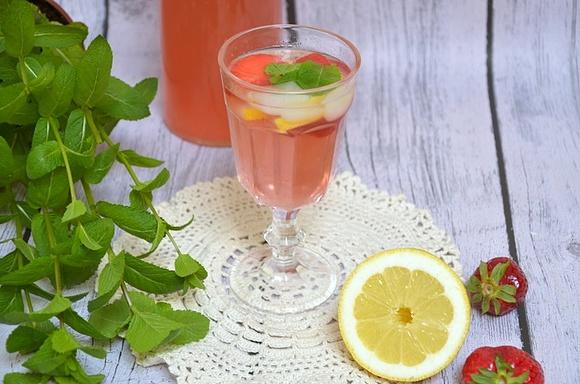Lemoniada rabarbarowa