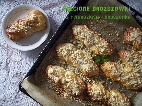 Drożdżówki z twaróżkiem i kruszonką