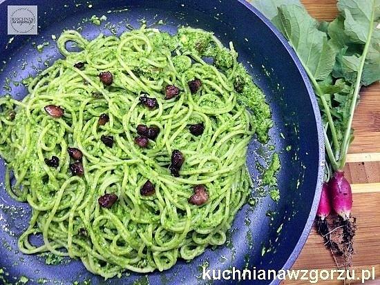 Pesto z liści rzodkiewki