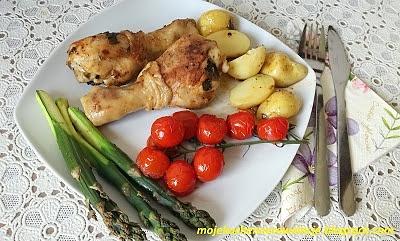 Kurczak pieczony z wiosennymi warzywami