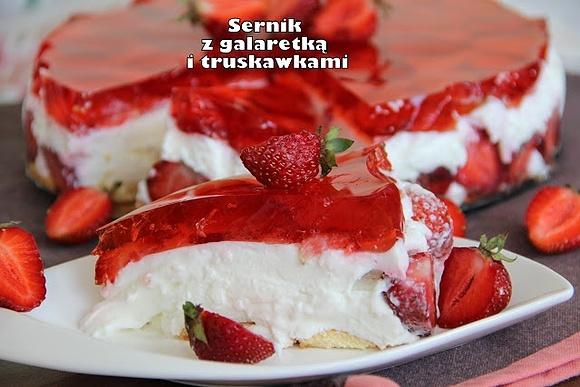 Sernik z galaretką i truskawkami