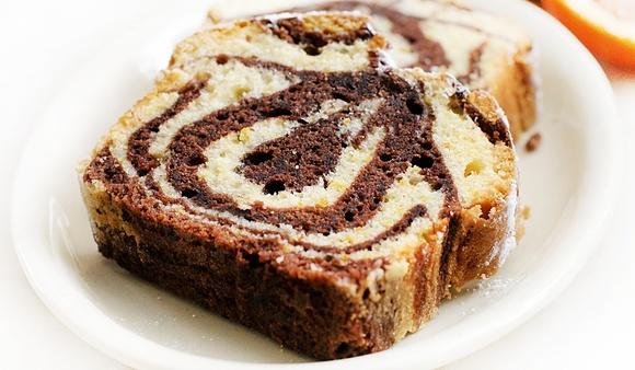 Wielkanocna zebra babka pomarańczowo-kakaowa