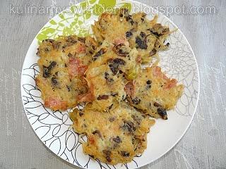 Placki z makaronem i pieczarkami