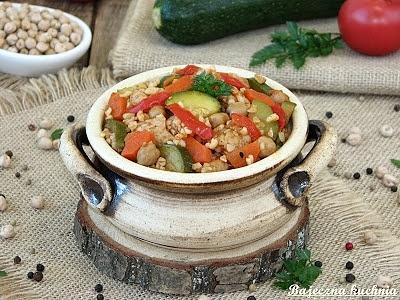 Potrawka z indyka z warzywami i kaszą bulgur