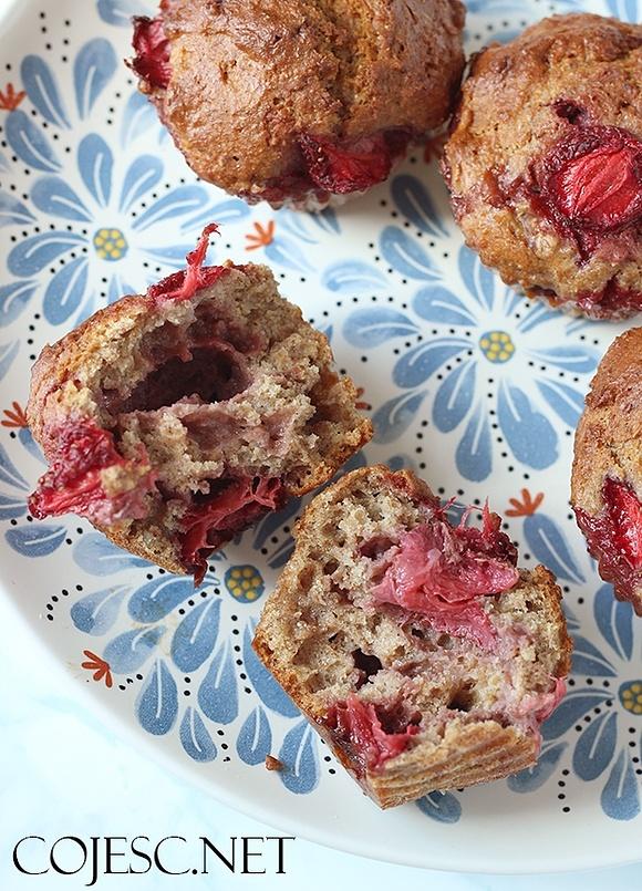 Błyskawiczne muffinki jogurtowe z truskawkami