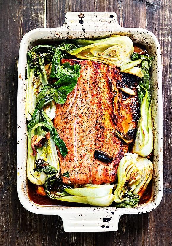 Łosoś teriyaki z bok choy i shiitake