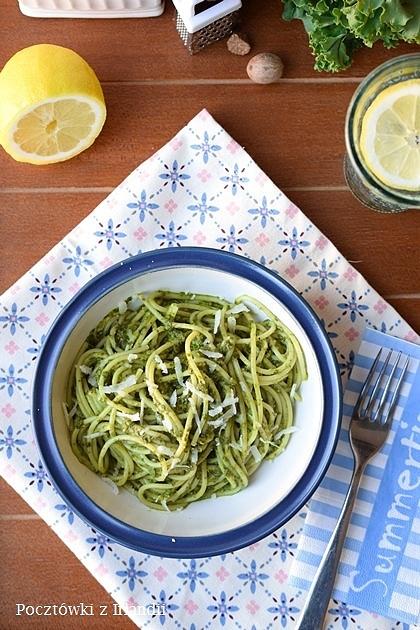 Spaghetti z pesto z jarmużu