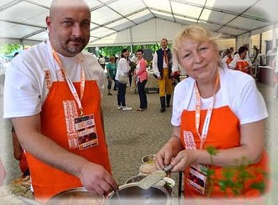 Jabłko pieczone z marcepanem i wiśniami